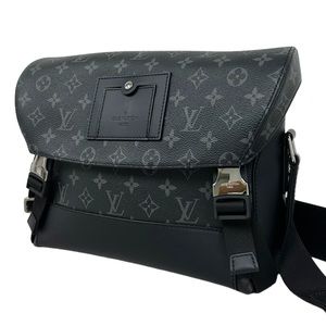 Louis Vuitton AW16 Runway Messenger MM Voyager Monogram Eclipse ○ Labellov  ○ Buy and Sell Authentic Luxury